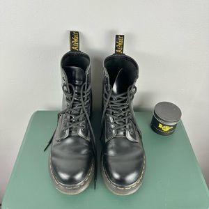 Dr.Martens 1460 WOMEN'S SMOOTH LEATHER LACE UP BOOTS. US size 6